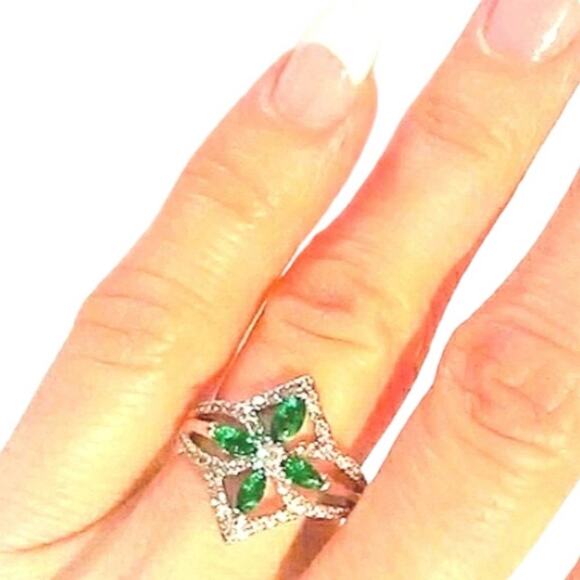 Ring Simulated Emeralds Diamonds Sz 7 Clover Blossom Fleur Brilliant Sparkle - Picture 12 of 13